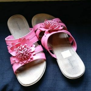 St. Johns Bay "Uriel" pink flower sandals sz. 7.5
